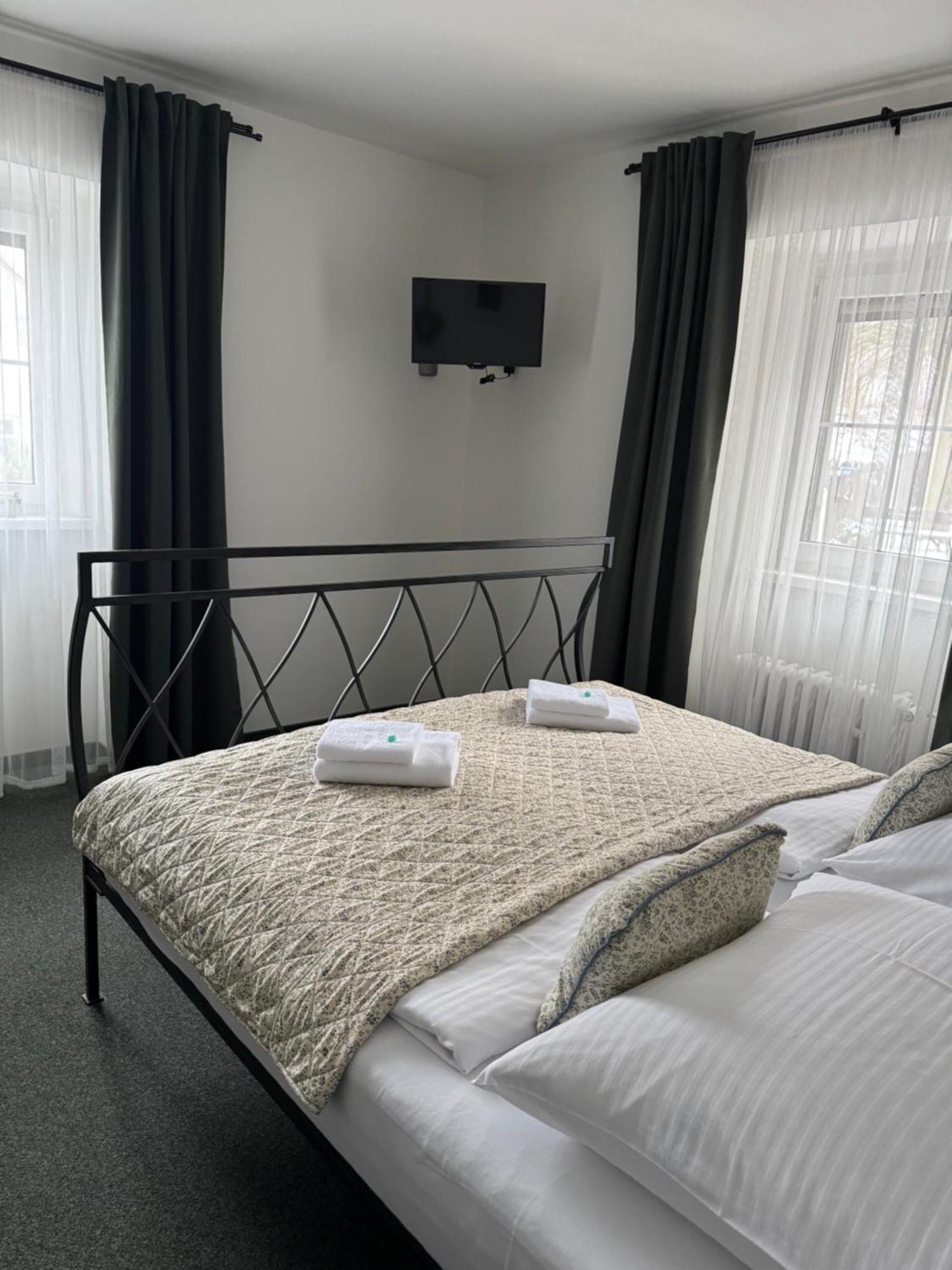 Pension U Draka Karlovy Vary Ngoại thất bức ảnh